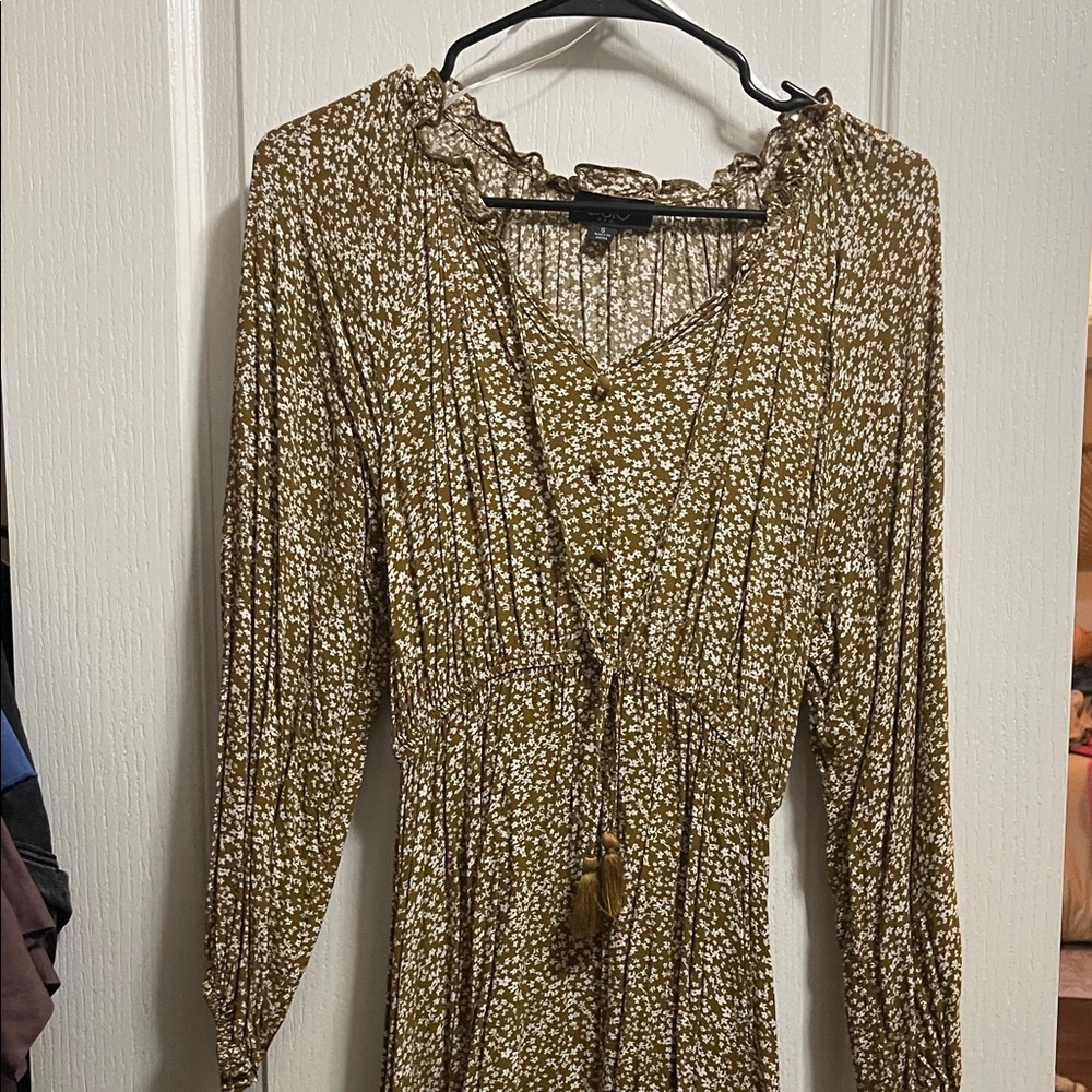 Chic Long Sleeve Floral Dress in Brown